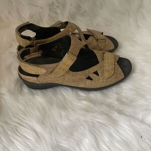 Durea tan croc embossed adjustable Velcro straps & hooks sandals SZ US8.…